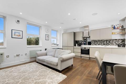 2 bedroom flat for sale, High Road, London N20