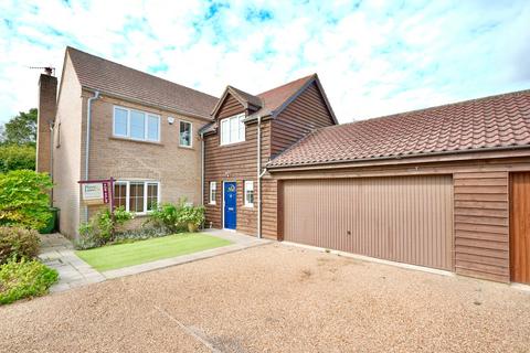 4 bedroom detached house for sale, St Andrews Court, Kimbolton, PE28