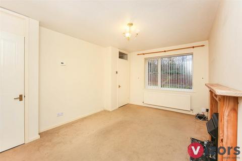 2 bedroom terraced house for sale, Perryfields Close, Redditch