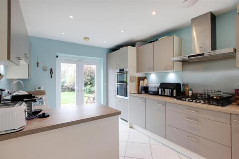 5 bedroom detached house for sale, Burton Avenue, Leigh TN11