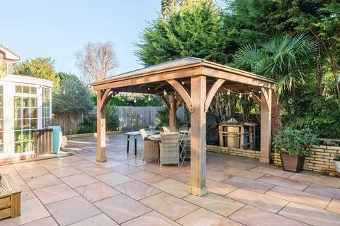 8 Grassmount, Purley, CR8 3PR