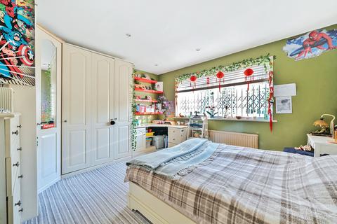 8 Grassmount, Purley, CR8 3PR