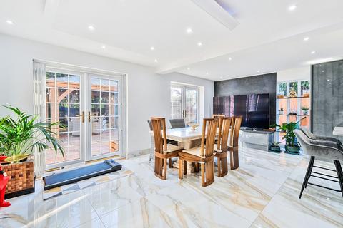 8 Grassmount, Purley, CR8 3PR