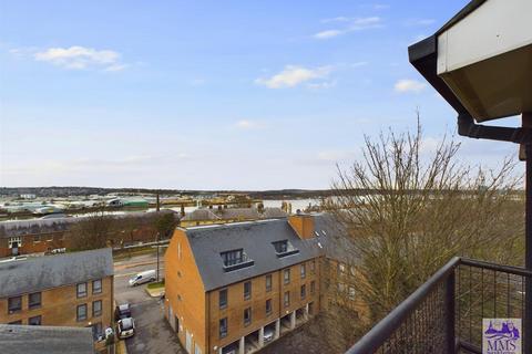 2 bedroom penthouse to rent, Pleasant Row, Gillingham