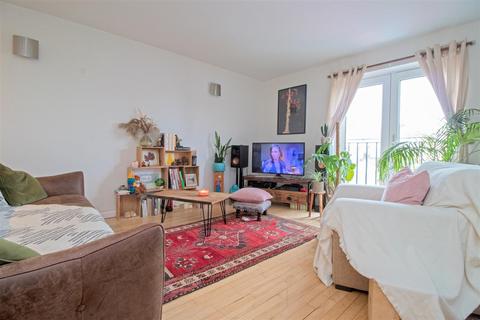 2 bedroom terraced house to rent, Kew Street, Brighton