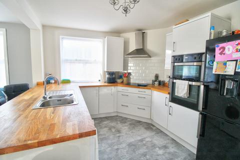 2 bedroom flat for sale, Church Street, Eastbourne BN21