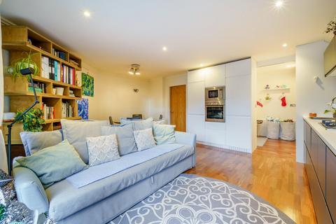 1 bedroom apartment for sale, Moorings House, Brentford, TW8