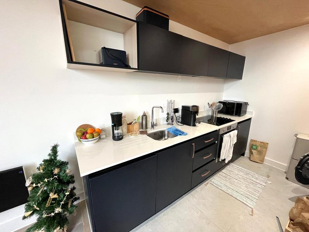 Apartment in Salford - View 5
