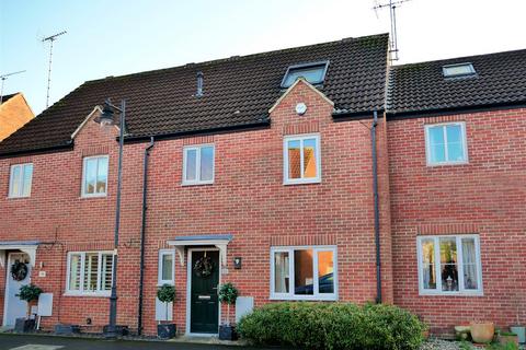 4 bedroom terraced house for sale, Minnow Close, Calne