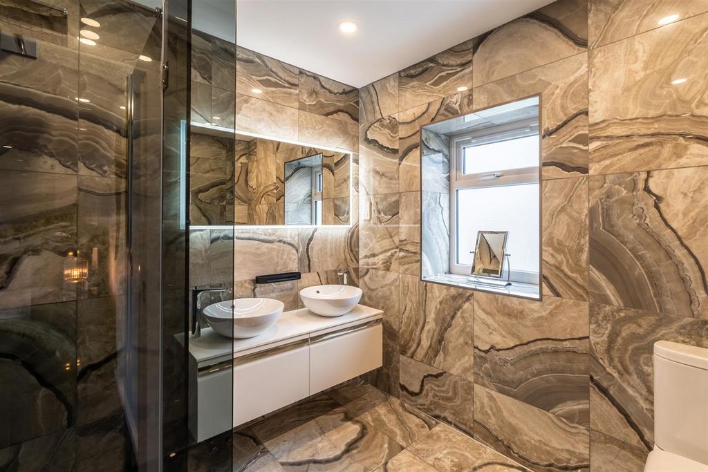 Master En-Suite Shower Room