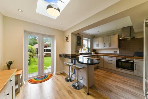 17 Parkdale Crescent, Worcester Park, KT4 7QF