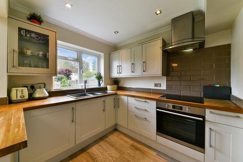 17 Parkdale Crescent, Worcester Park, KT4 7QF