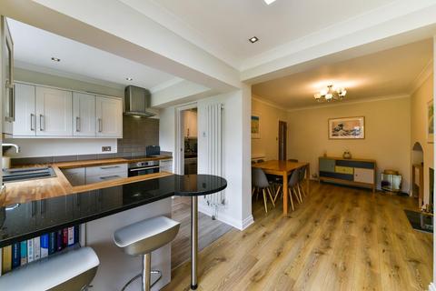 17 Parkdale Crescent, Worcester Park, KT4 7QF