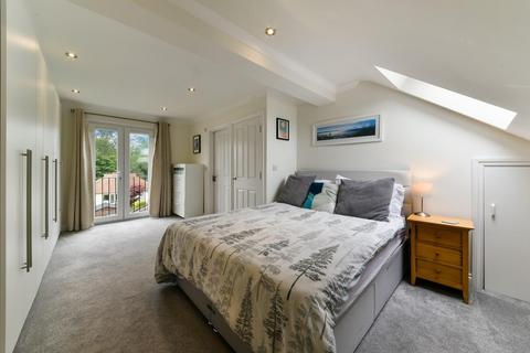17 Parkdale Crescent, Worcester Park, KT4 7QF