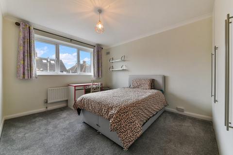 17 Parkdale Crescent, Worcester Park, KT4 7QF