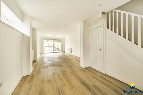 2 bedroom end of terrace house for sale, Hunts Close, Surrey GU2