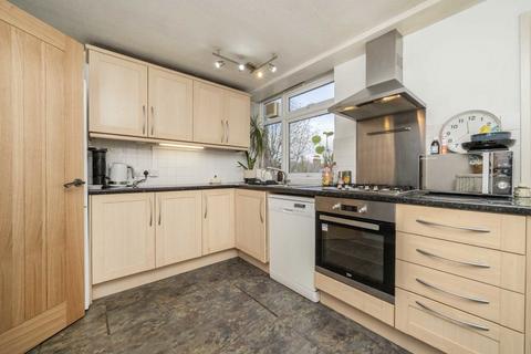 2 bedroom flat for sale, Elmfield Road, London SW17