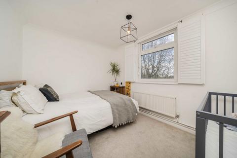 2 bedroom flat for sale, Elmfield Road, London SW17