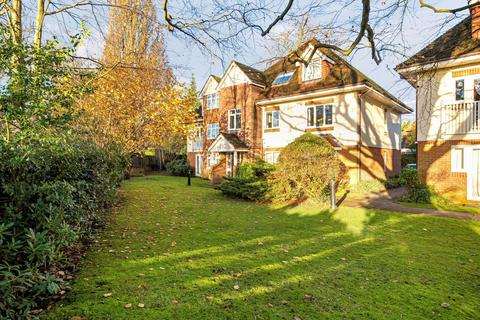 2 bedroom flat for sale, West Hill Road, Woking, GU22