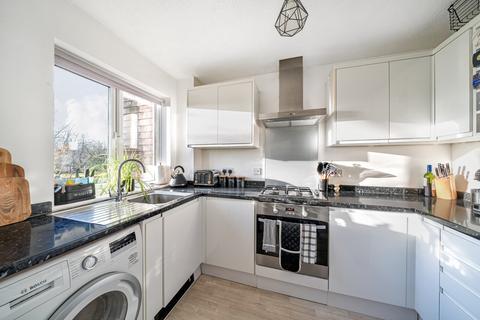 2 bedroom flat for sale, West Hill Road, Woking, GU22