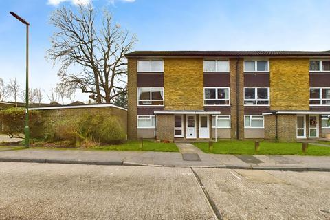 2 bedroom maisonette for sale, Cotswold Court, Horsham RH13