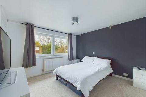 2 bedroom maisonette for sale, Cotswold Court, Horsham RH13