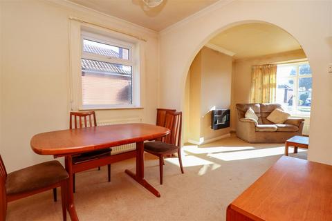 2 bedroom detached bungalow for sale, Treadcroft Drive, Horsham