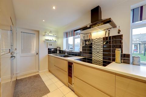 2 bedroom semi-detached house for sale, Lingfield Close, Worthing