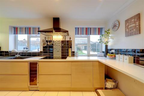 2 bedroom semi-detached house for sale, Lingfield Close, Worthing