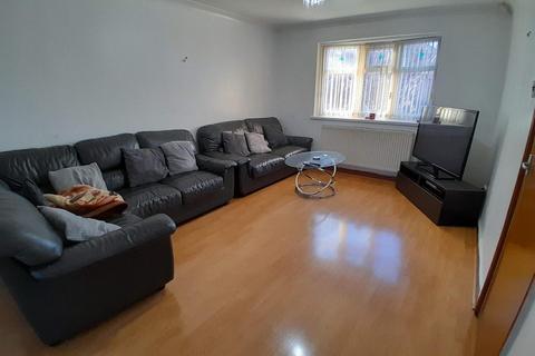 3 bedroom house to rent, All Angels Walk, Oldbury B68