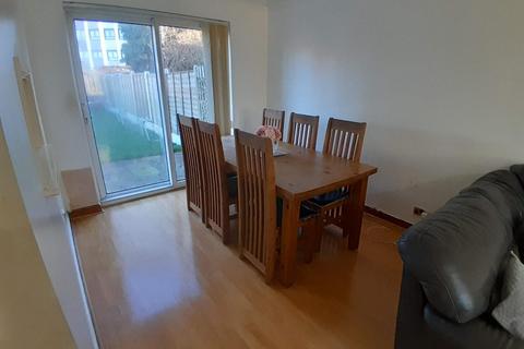 3 bedroom house to rent, All Angels Walk, Oldbury B68