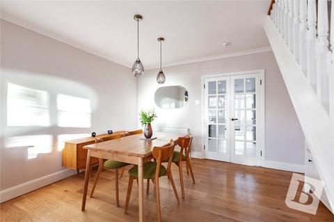 28 Marks Road, Romford, RM7 7AH