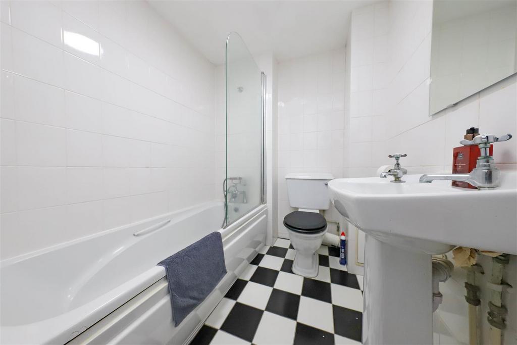 Nicholas james brunswick sq bathroom .jpg