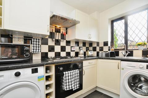 10 Astral Close, Lower Stondon, Henlow, SG16 6EL