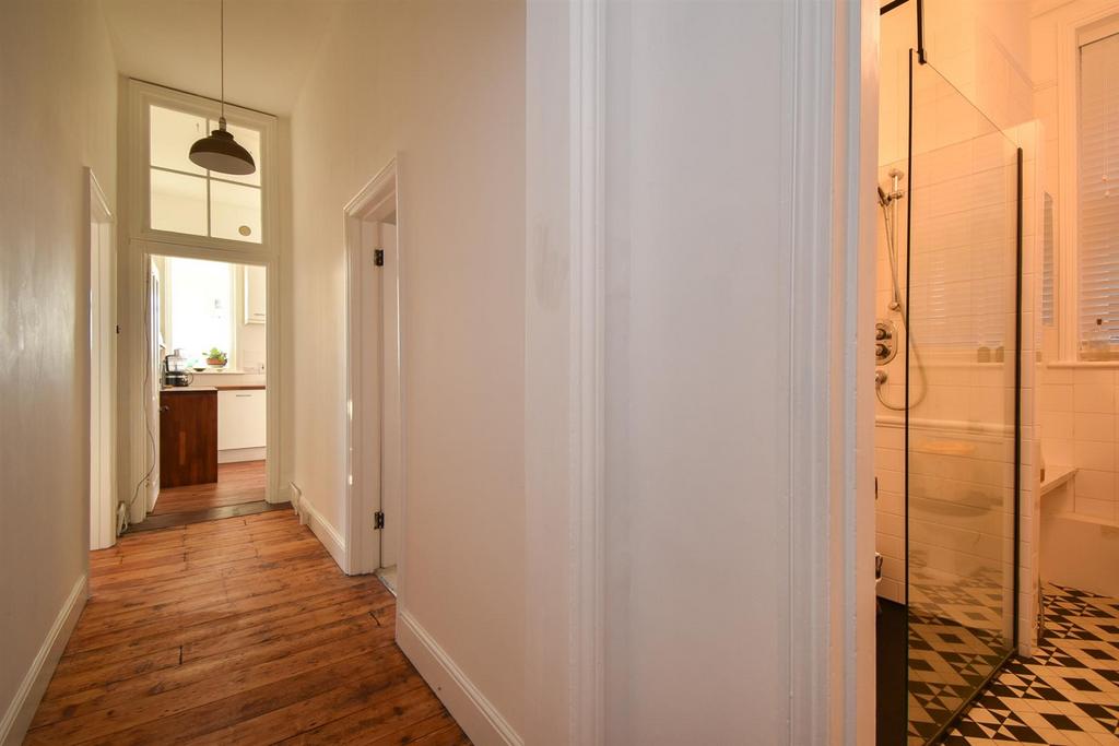 Hallway/shower room