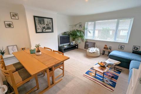 2 bedroom maisonette to rent, Thorsden Close, Woking GU22