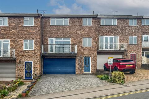 4 bedroom terraced house to rent, Cocksparrow Street, Warwick