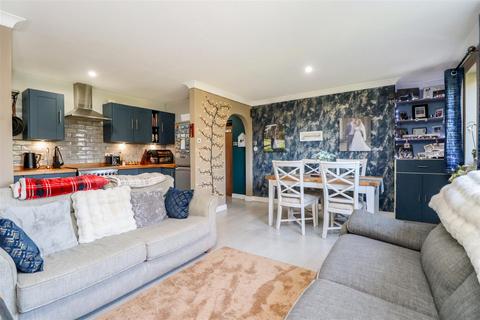 Flat 5, Kaithewood House Crawley Road, Horsham, RH12 4WJ