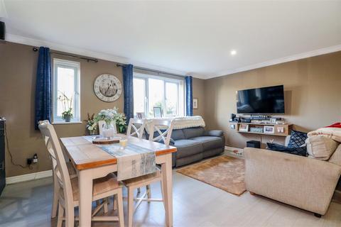 Flat 5, Kaithewood House Crawley Road, Horsham, RH12 4WJ