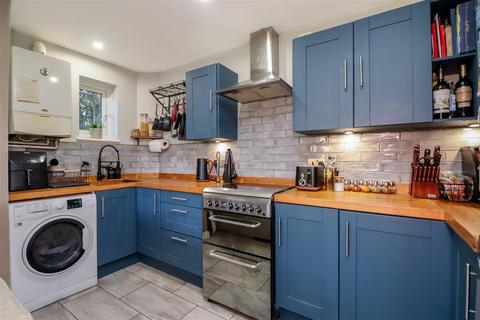 Flat 5, Kaithewood House Crawley Road, Horsham, RH12 4WJ