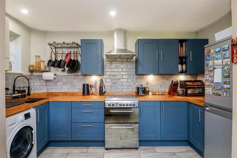 Flat 5, Kaithewood House Crawley Road, Horsham, RH12 4WJ