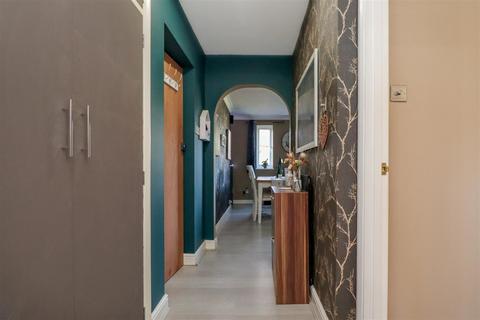 Flat 5, Kaithewood House Crawley Road, Horsham, RH12 4WJ