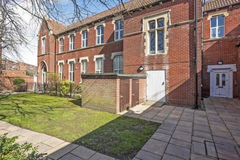 2 bedroom flat for sale, Old Commercial Road, Hampshire PO1