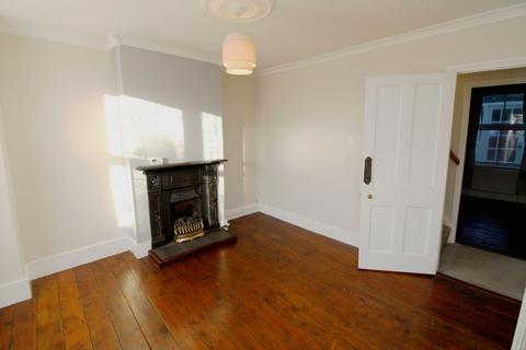 2 bedroom terraced house to rent, Battens Avenue, Overton RG25