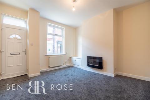 2 bedroom house to rent, Bannister Street, Chorley