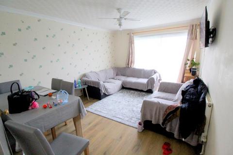 2 bedroom flat for sale, Cheviot Road, Langley