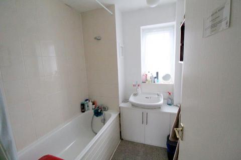 2 bedroom flat for sale, Cheviot Road, Langley