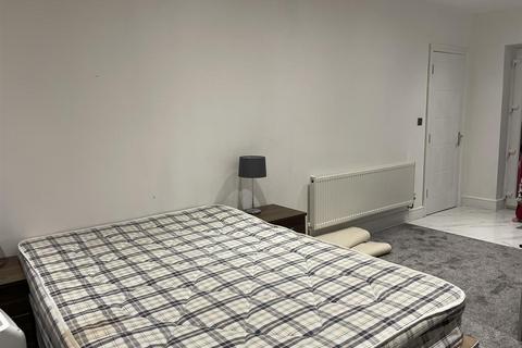 Studio to rent, Copyground Lane, High Wycombe HP12