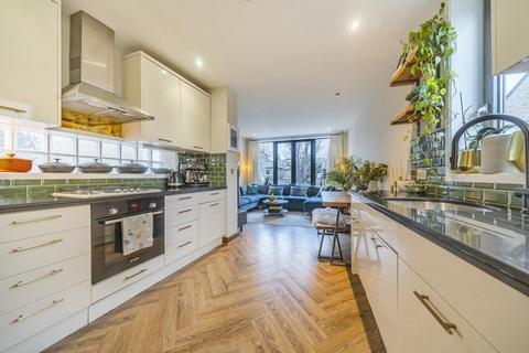 2 bedroom flat for sale, Winthorpe Road, London