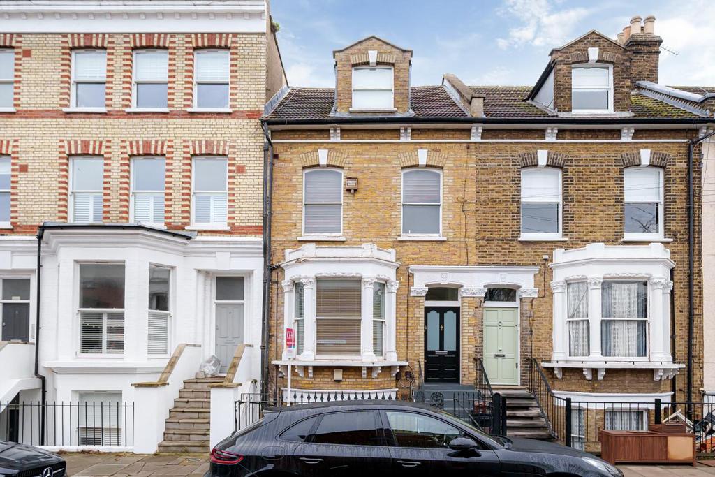Chivalry Road, Battersea, London, SW11 2 bed flat - £675,000